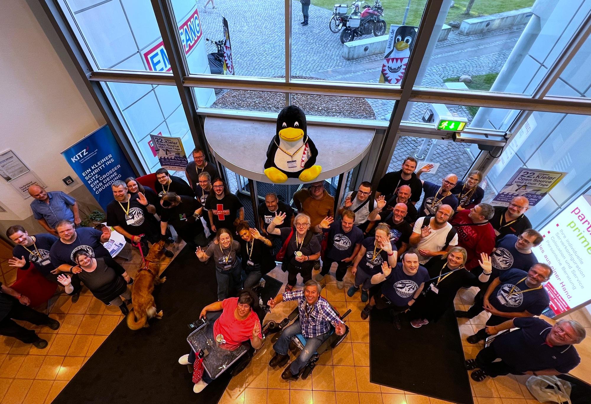 Das Abbauteam aus Gästen und Teammitgliedern (CC By SA Andree Mehrens)