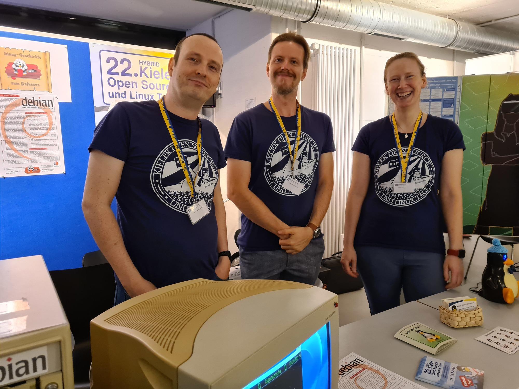 Das Kielux-Team stellt die Kielux und Linux im Computermuseum der FH Kiel in der Nacht der Museen vor (Foto: CC-By-SA Roland Hüneburg).